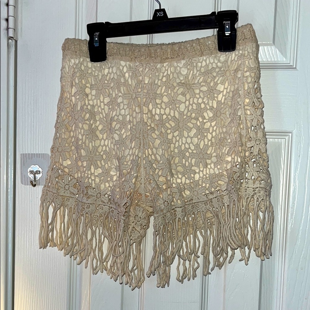 Love tree cream lace pull on shorts